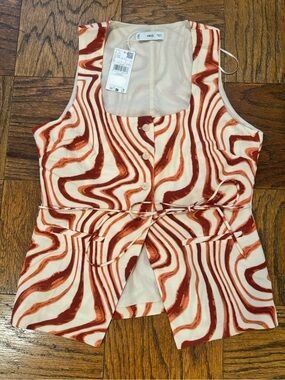 Mango Swirl Print Sleeveless Buttoned Top in Rust and Cream